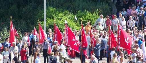 Bannerabordnung auf dem Domplatz