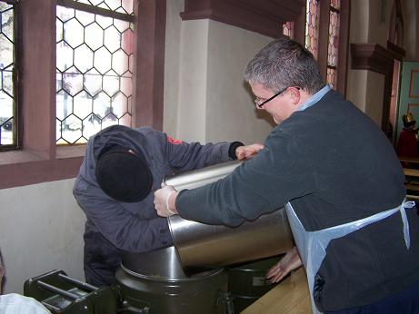 Sternsingerkochen 2010 - Einsatzkräfte am Werk